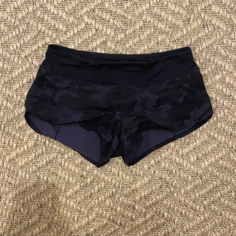 Lululemon 2.5 in Speed Up Shorts Dark Camo